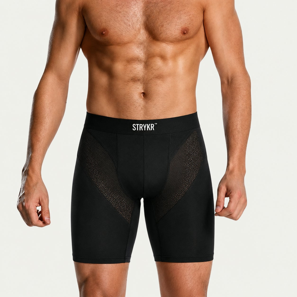 STRYKR Ride Short — gepolsterte Motorrad-Komfortshort, am Modell getragen